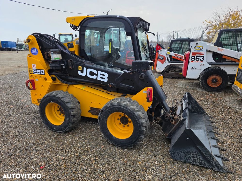 JCB 250 T4 skid steer miniincarcator bobcat - 3
