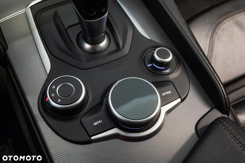 Alfa Romeo Giulia 2.0 Turbo Veloce Q4 - 23