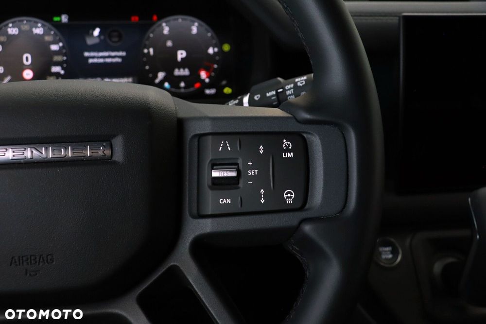 Land Rover Defender - 24