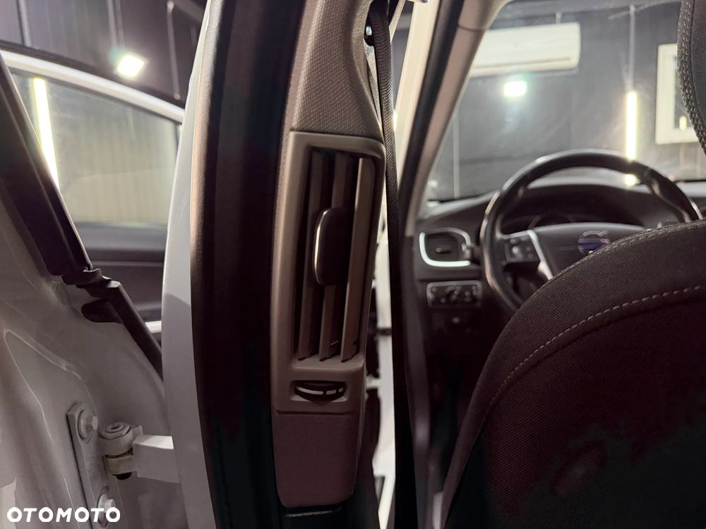 Volvo V60 T3 Drive-E Momentum - 12