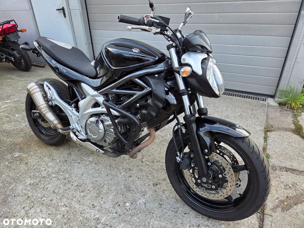 Suzuki Gladius