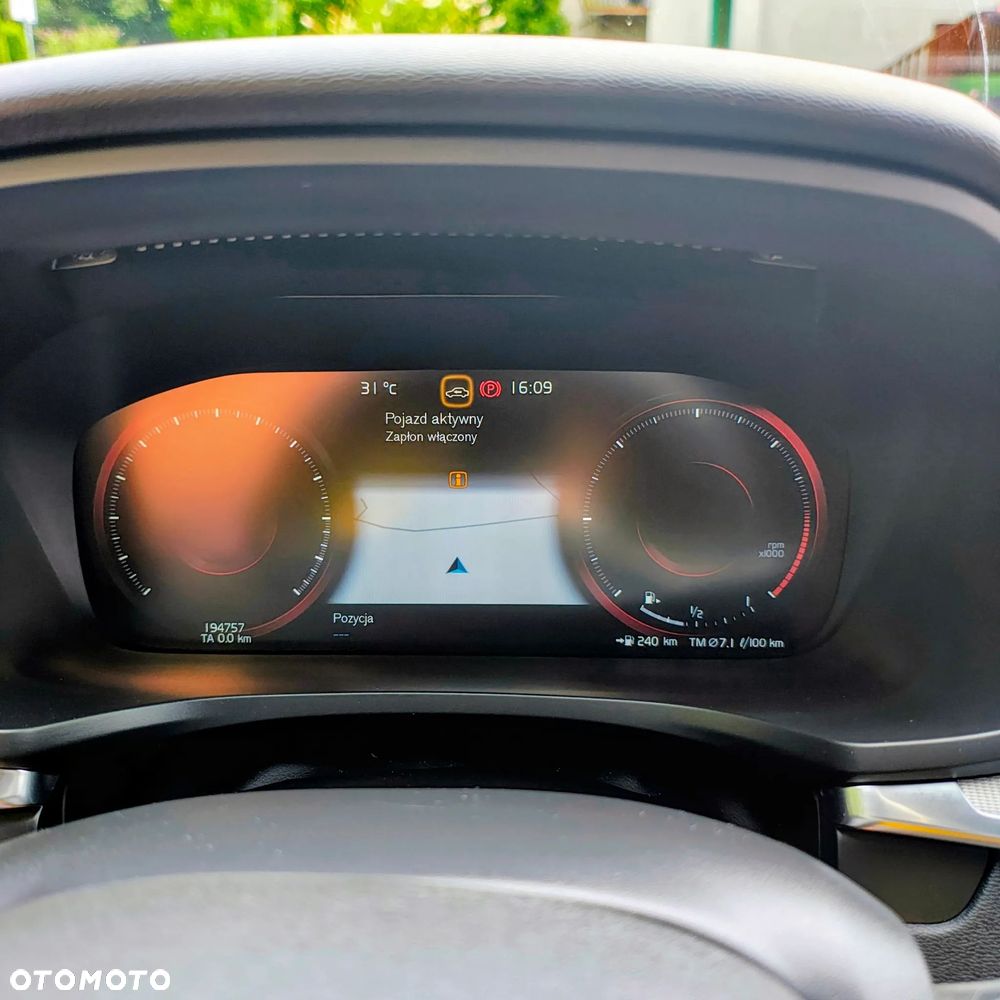 Volvo V60 D4 Geartronic R-Design - 22