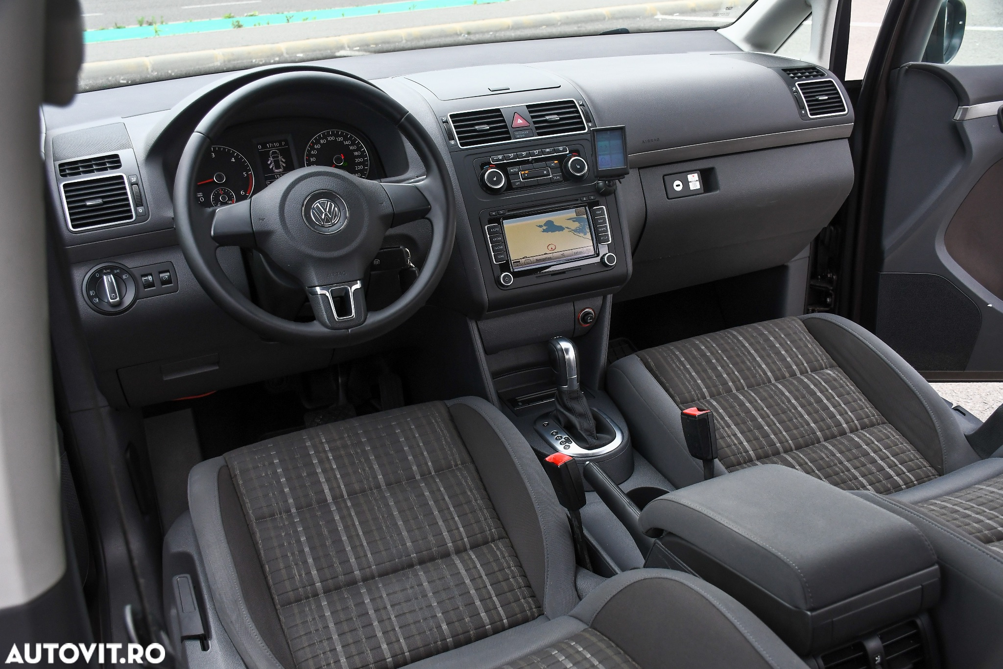 Volkswagen Touran 2.0 TDI DPF DSG Cross - 6