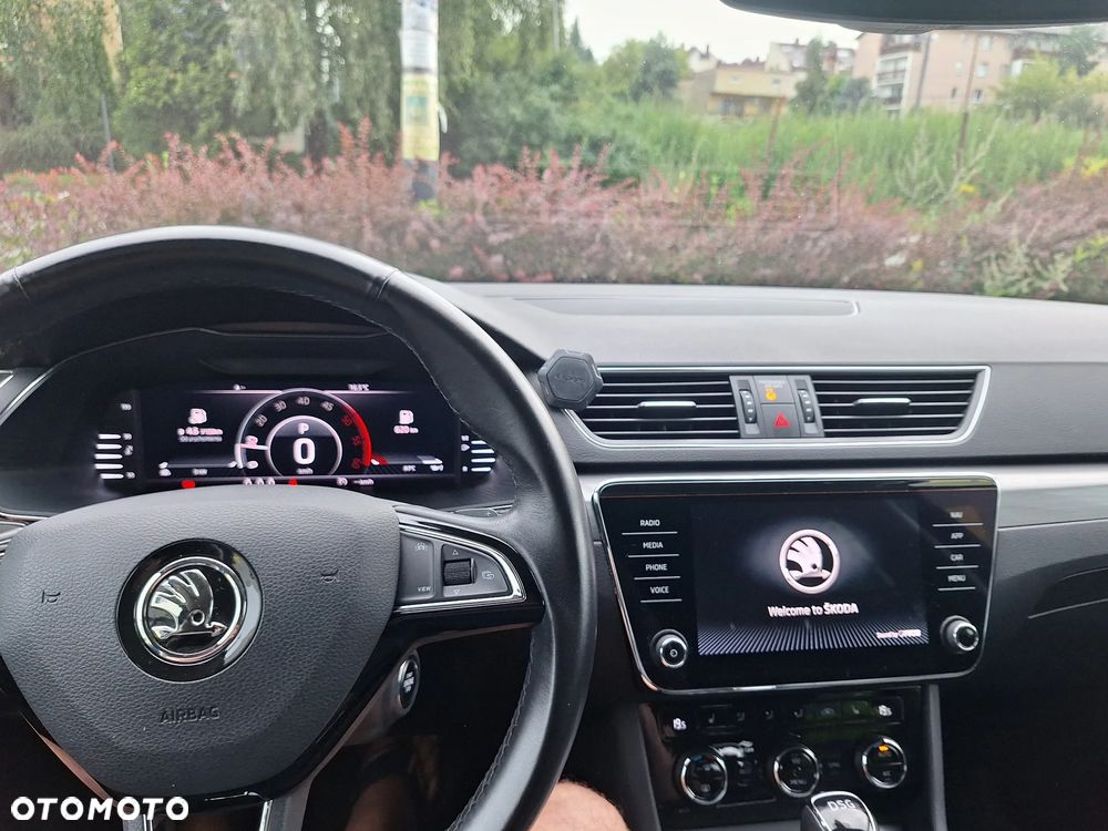 Skoda Superb 2.0 TDI Sportline DSG7 - 9
