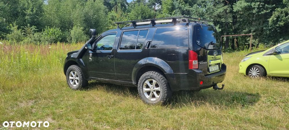 Nissan Pathfinder 2.5 D LE - 2