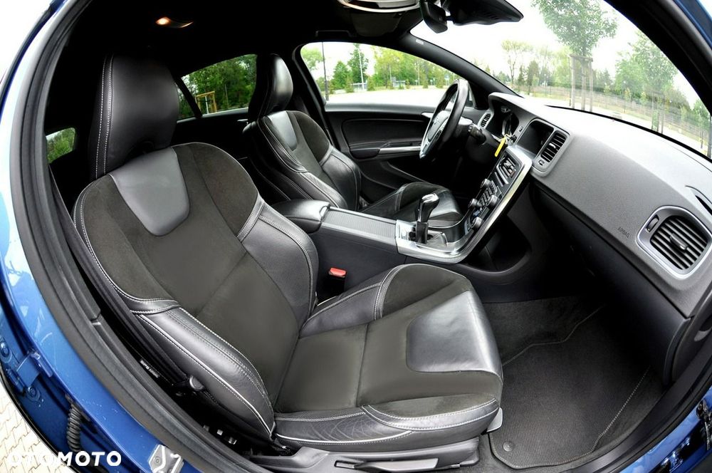Volvo V60 D3 Drive-E R-Design Momentum - 10