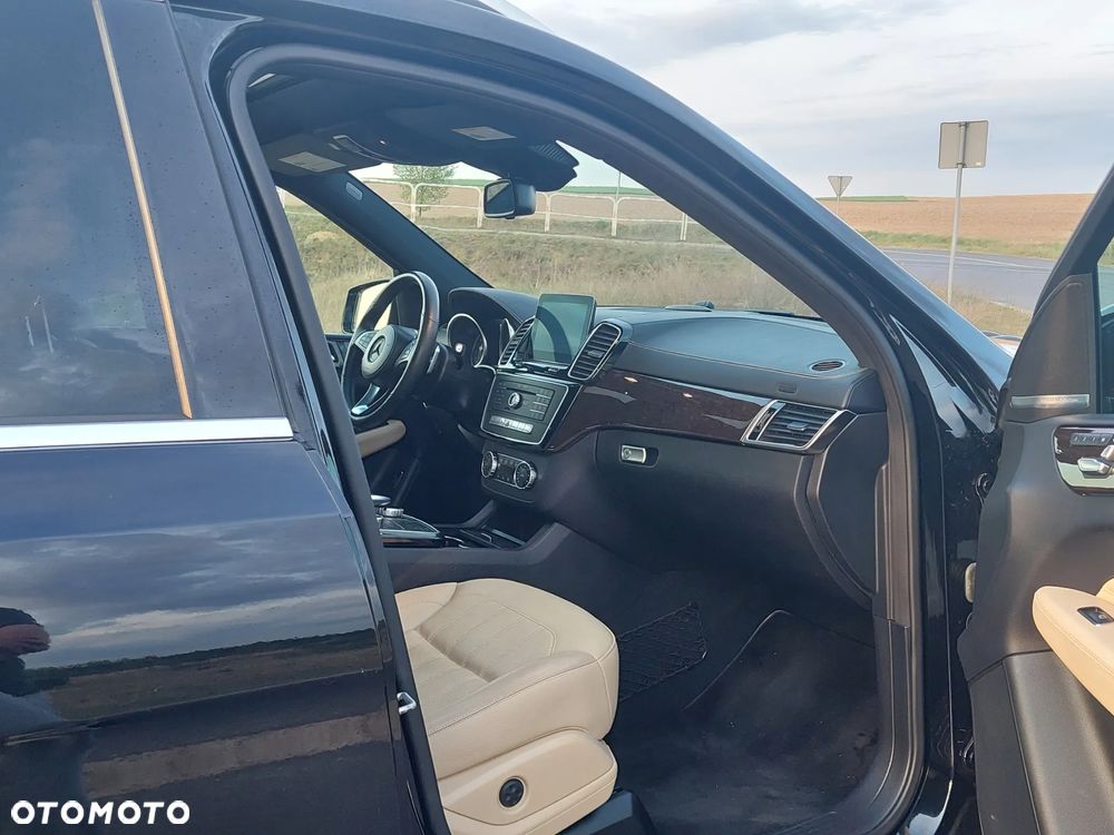 Mercedes-Benz GLS - 11