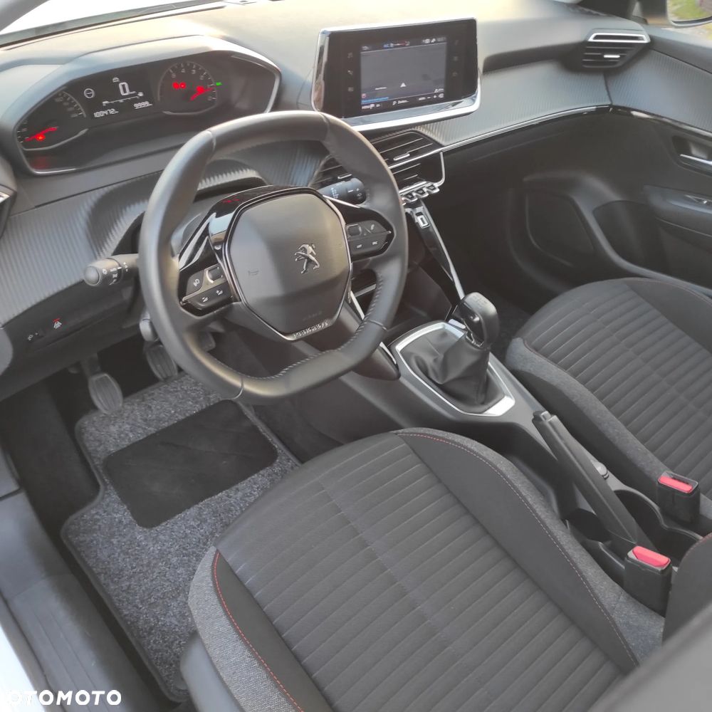Peugeot 208 - 15