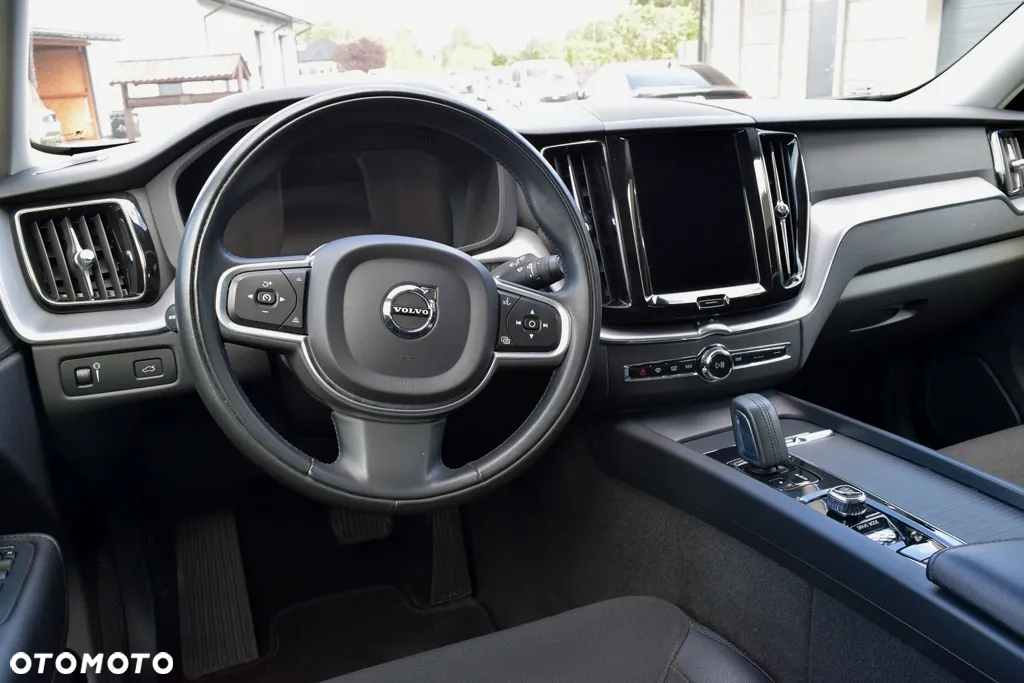Volvo XC 60 T5 AWD Momentum Pro - 11