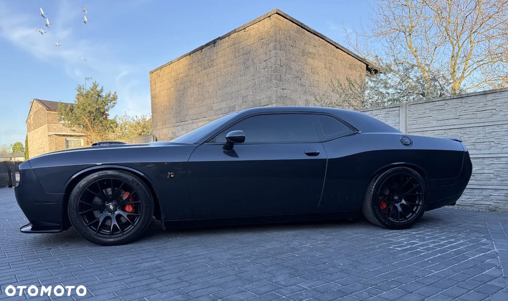 Dodge Challenger - 8