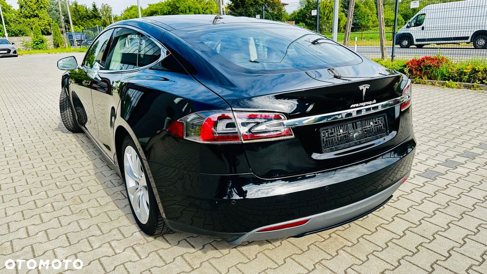 Tesla Model S - 7