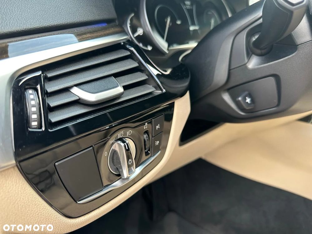 BMW Seria 5 530e iPerformance xDrive - 9