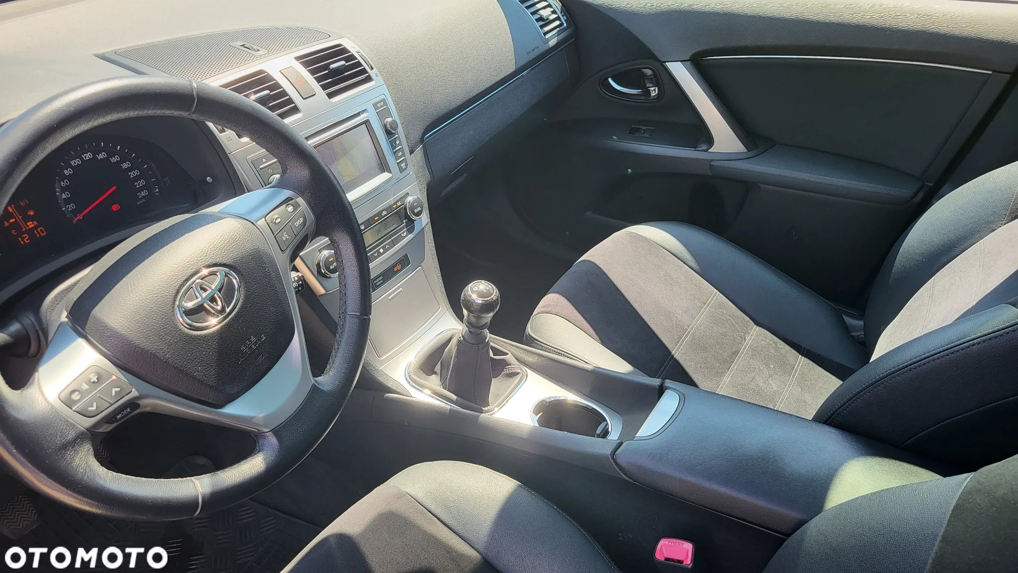 Toyota Avensis 2.0 D-4D Premium - 15