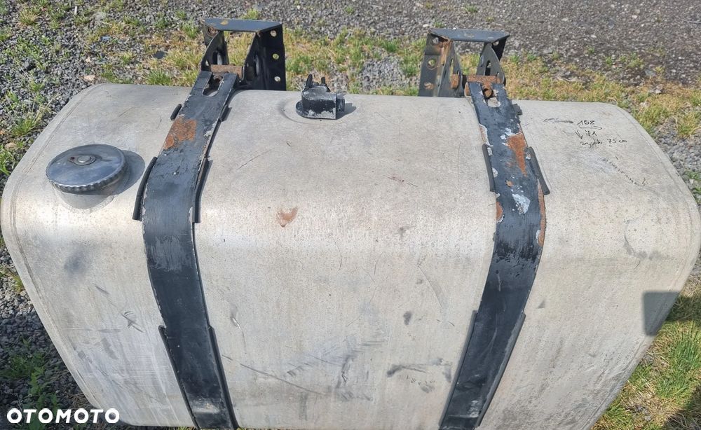 Zbiornik paliwa aluminiowy z łapami 108x73x71 - 1