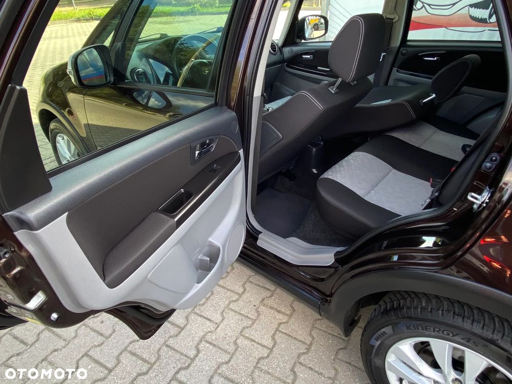 Suzuki SX4 1.6 Comfort Plus - 34
