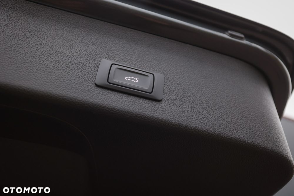 Audi A4 Avant 2.0 TDI DPF quattro S tronic S line Sportpaket - 22