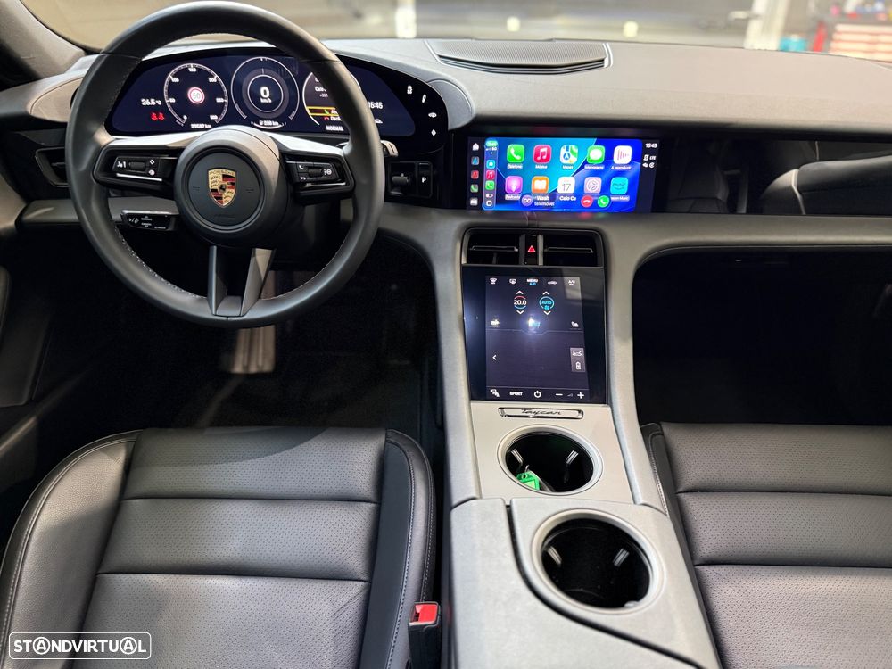 Porsche Taycan Cross Turismo 4 - 32