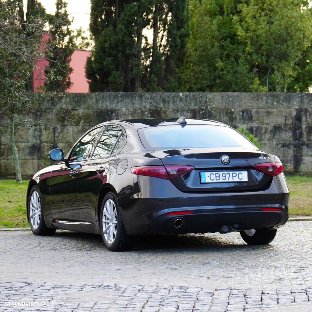 Alfa Romeo Giulia 2.2 D - 5