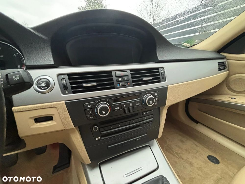BMW Seria 3 320d - 12