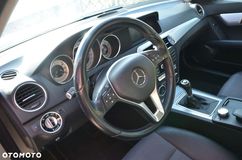 Mercedes-Benz Klasa C 180 CGI BlueEff Avantgarde - 6