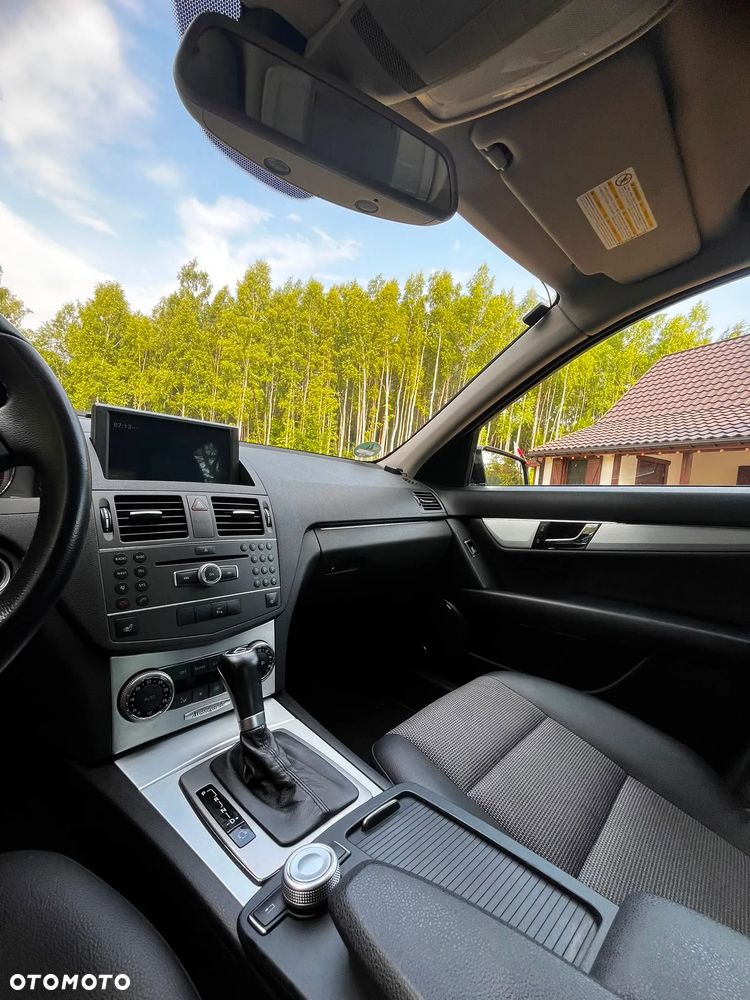 Mercedes-Benz Klasa C 180 CGI Automatik BlueEFFICIENCY Avantgarde - 13