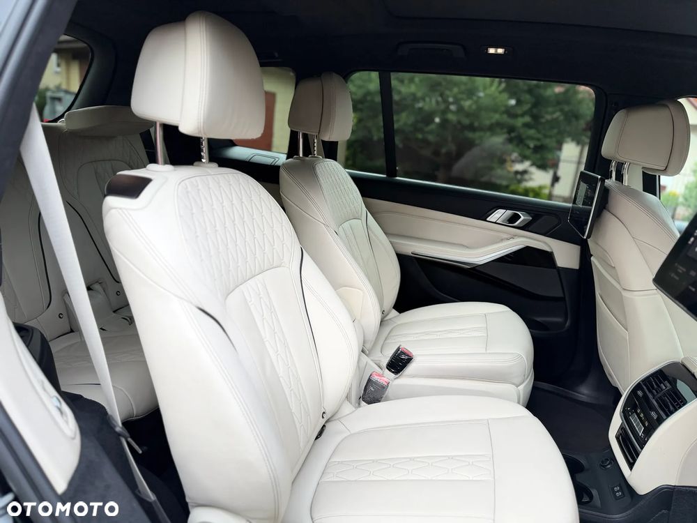 BMW X7 - 33