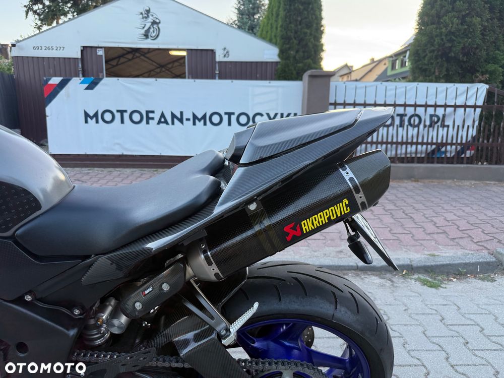 Yamaha R1 - 29