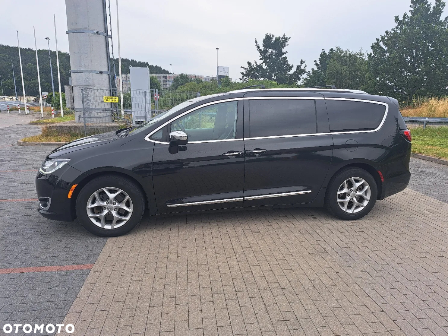Chrysler Pacifica - 4