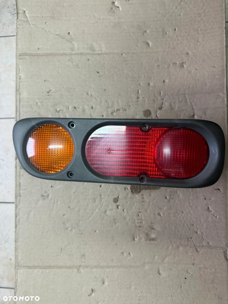Reflektor / lampa tylna w zderzak nissan terrano 2 - lewa strona - oryginalna - 1