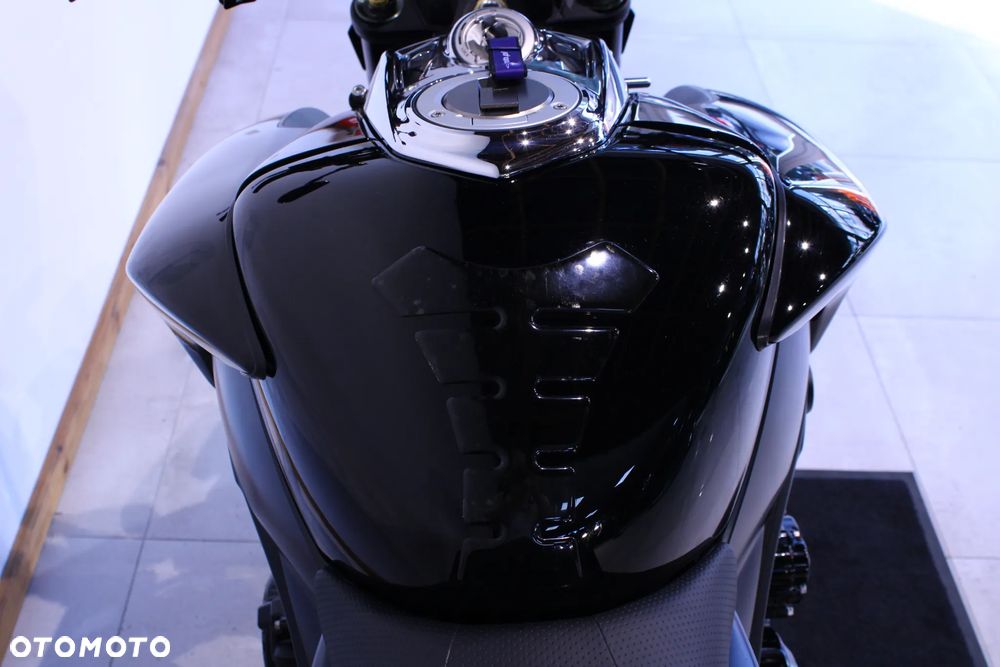 Suzuki GSX - 11