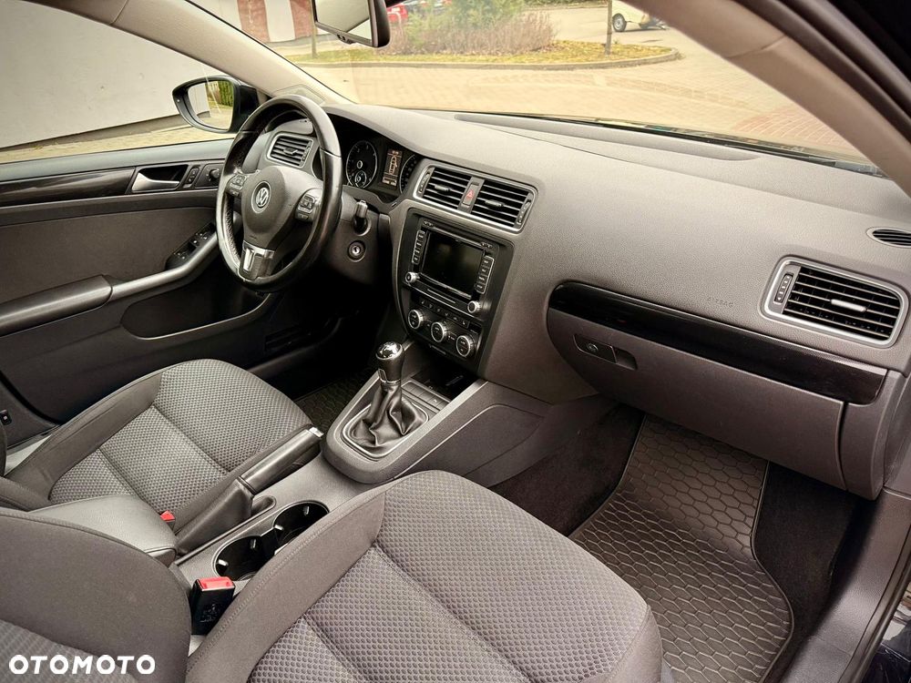 Volkswagen Jetta - 7