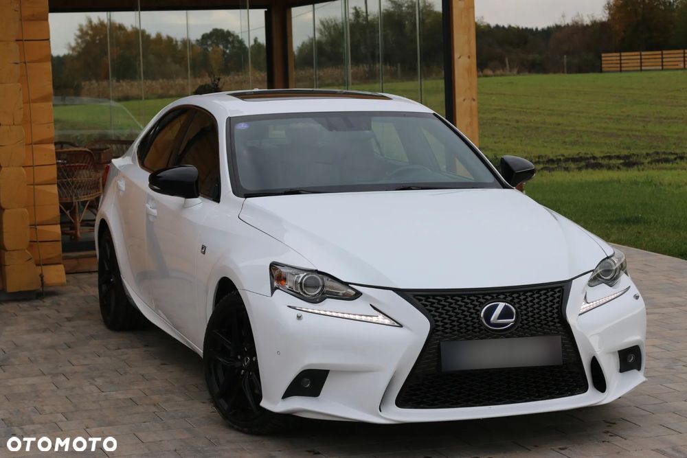 Lexus IS 300h F Sport - 1