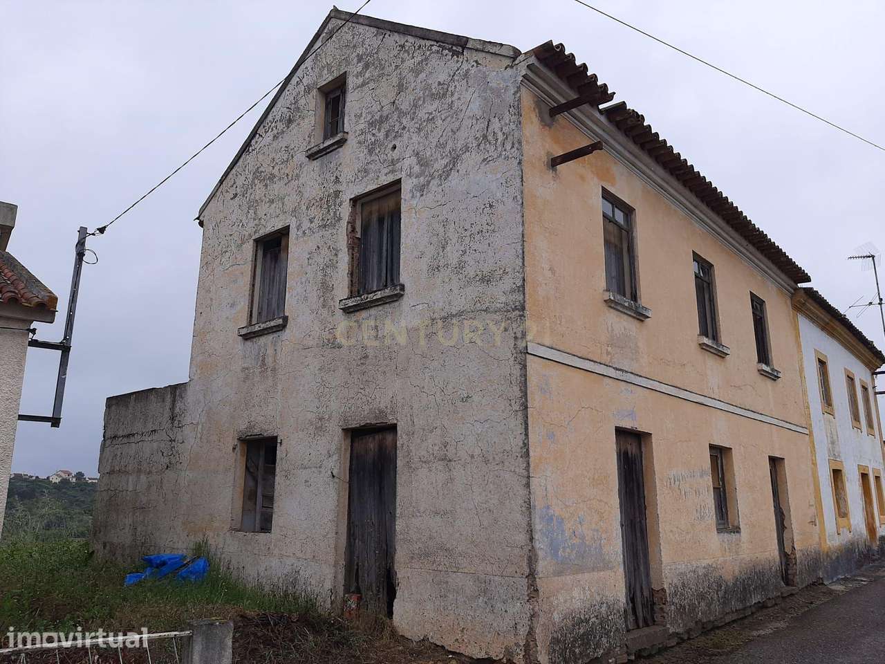 Moradia geminada de 2 pisos para recuperação, num lote de 1080m2, Carv - Grande imagem: 3/15