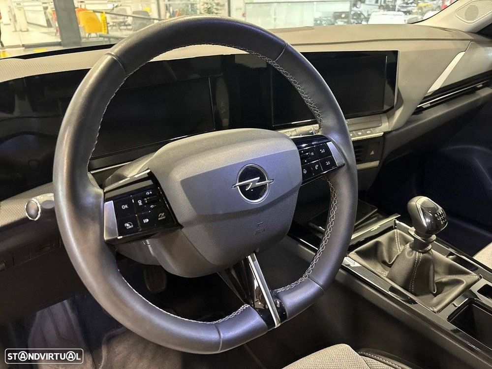Opel Astra 1.2 T Elegance - 12