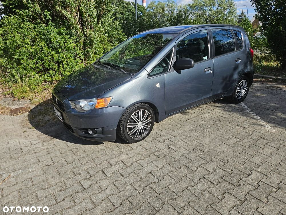 Mitsubishi Colt 1.1 Invite Edition Gold - 1