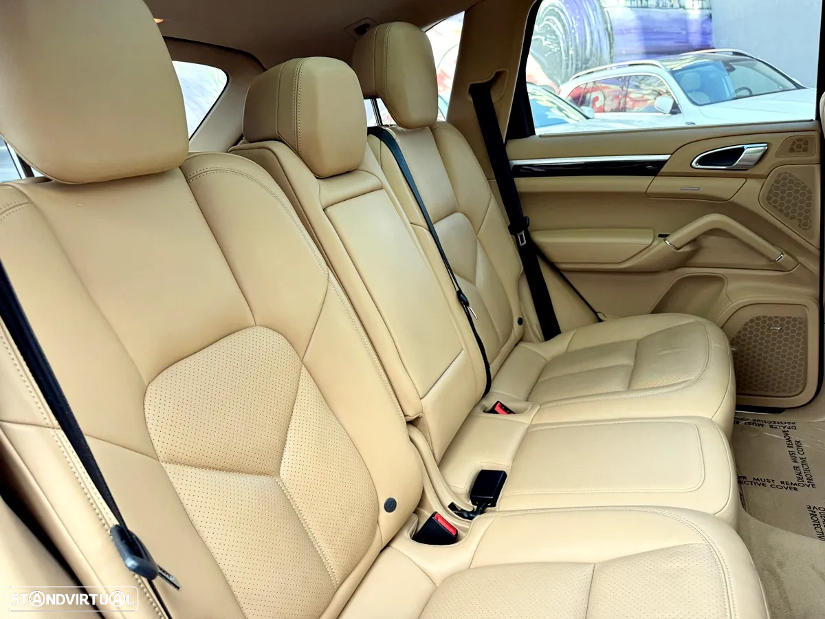 Porsche Cayenne Platinum Edition - 32