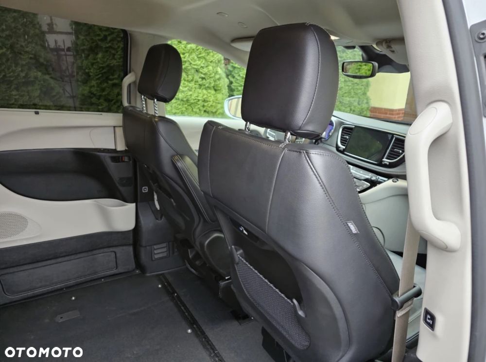 Chrysler Pacifica - 23