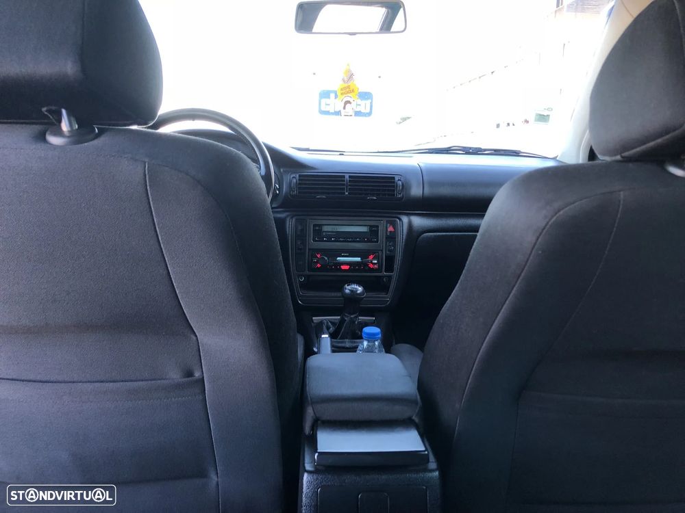 VW Passat 1.9 TDi Confortline 6V - 10