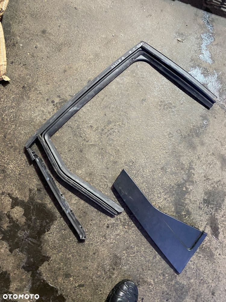 DACIA JOGGER lift IGŁA ! USZCZELKA RAMKA GUMOWA drzwi prawy tył prawych tylnych prawa tylna  uszczelka szyby drzwi tylne prawe - 2