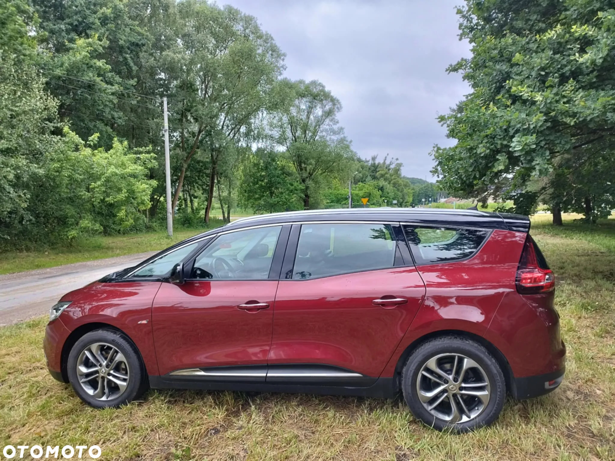 Renault Grand Scenic ENERGY TCe 130 S&S Paris - 4