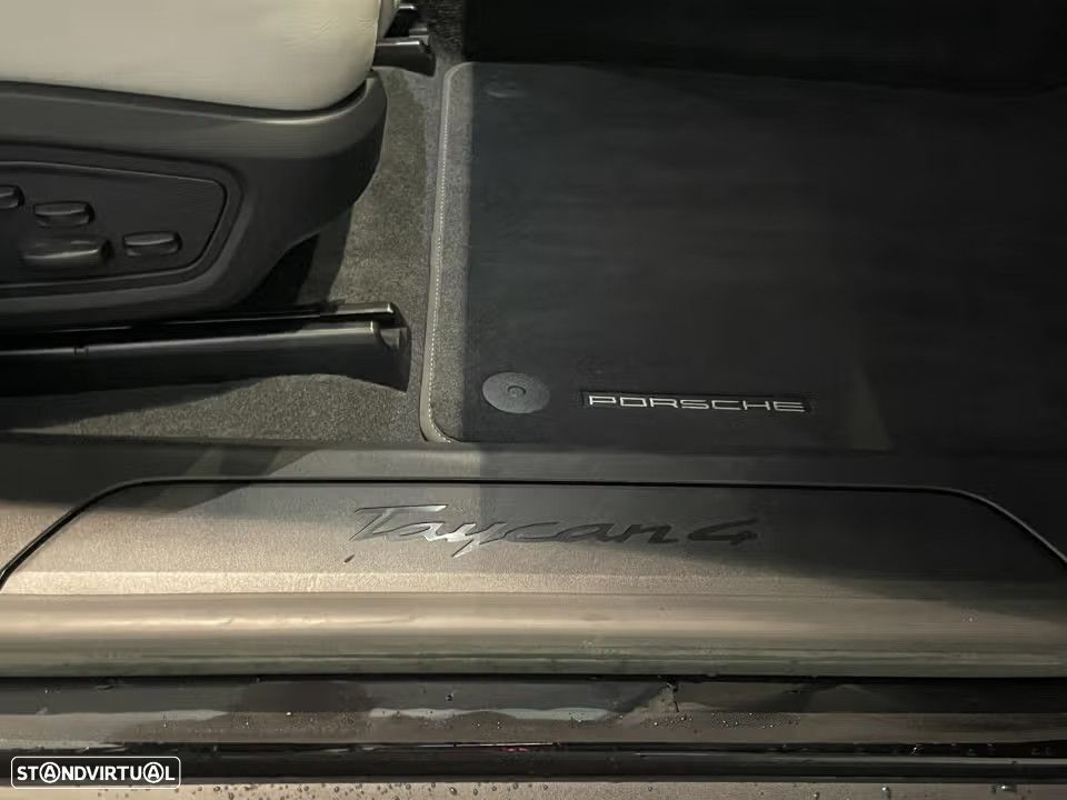 Porsche Taycan Cross Turismo 4 - 29