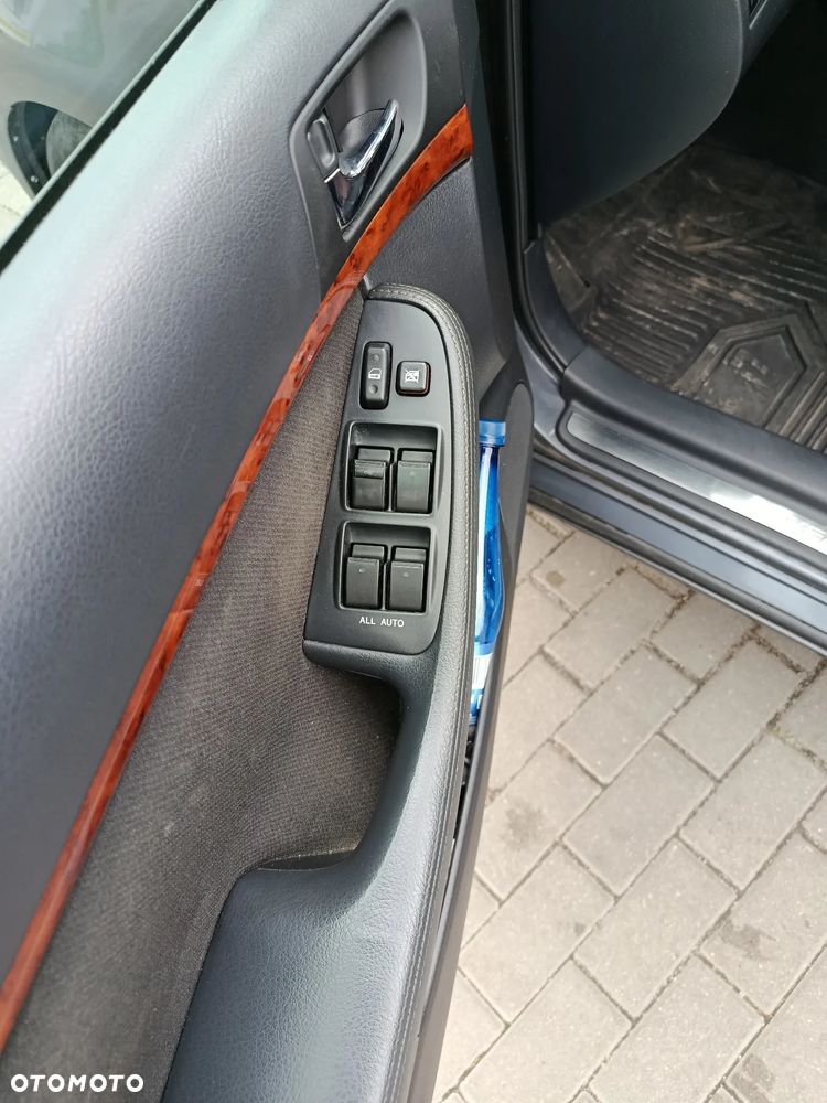 Toyota Avensis 1.8 VVT-i - 9