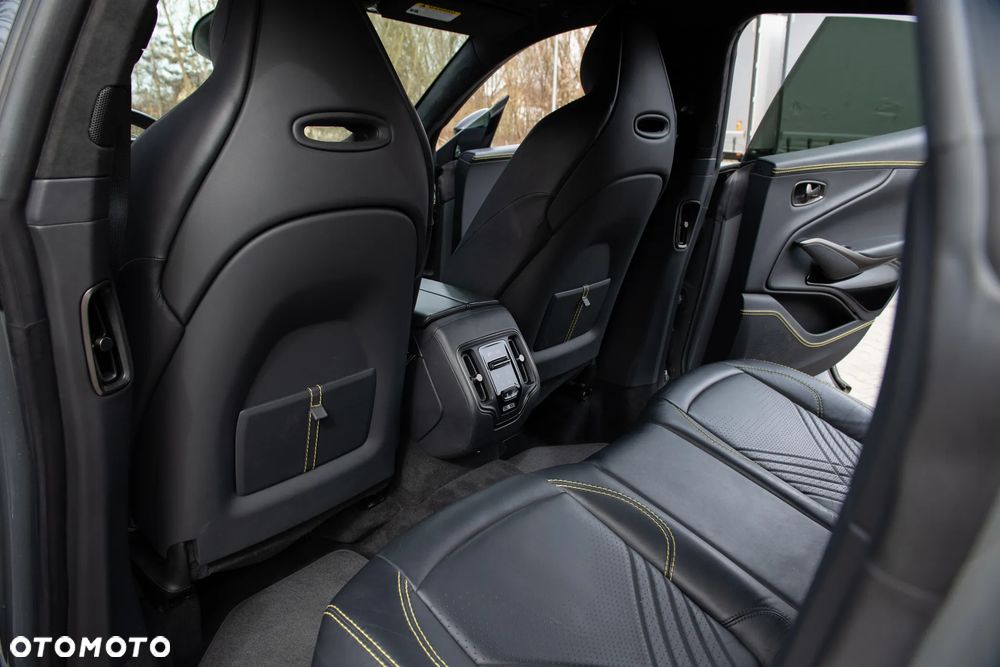 Aston Martin DBX - 23