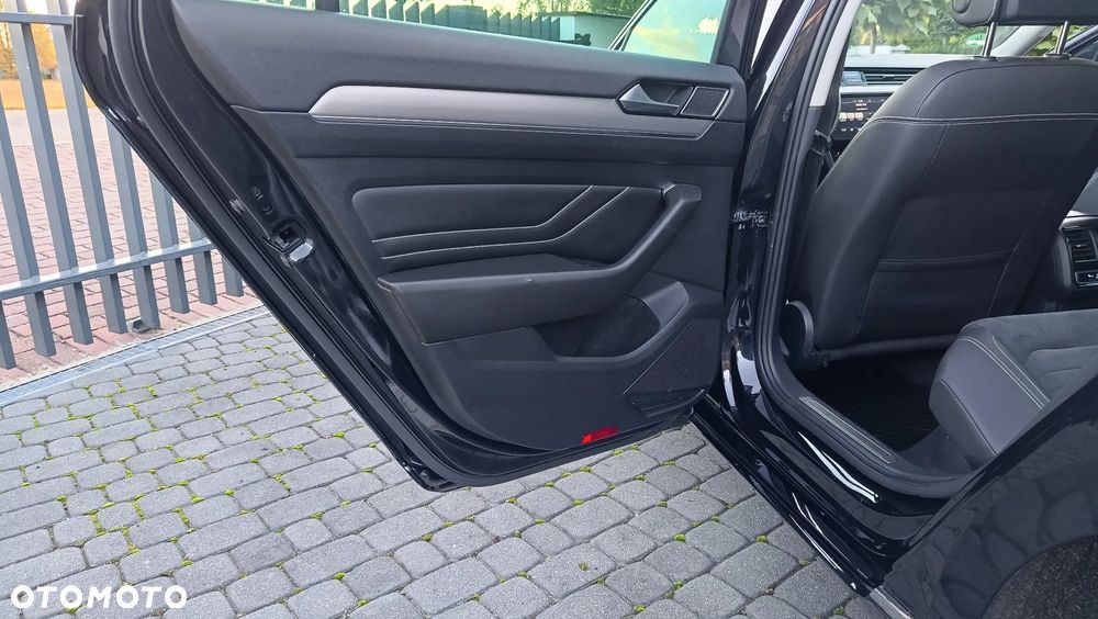 Volkswagen Passat - 27