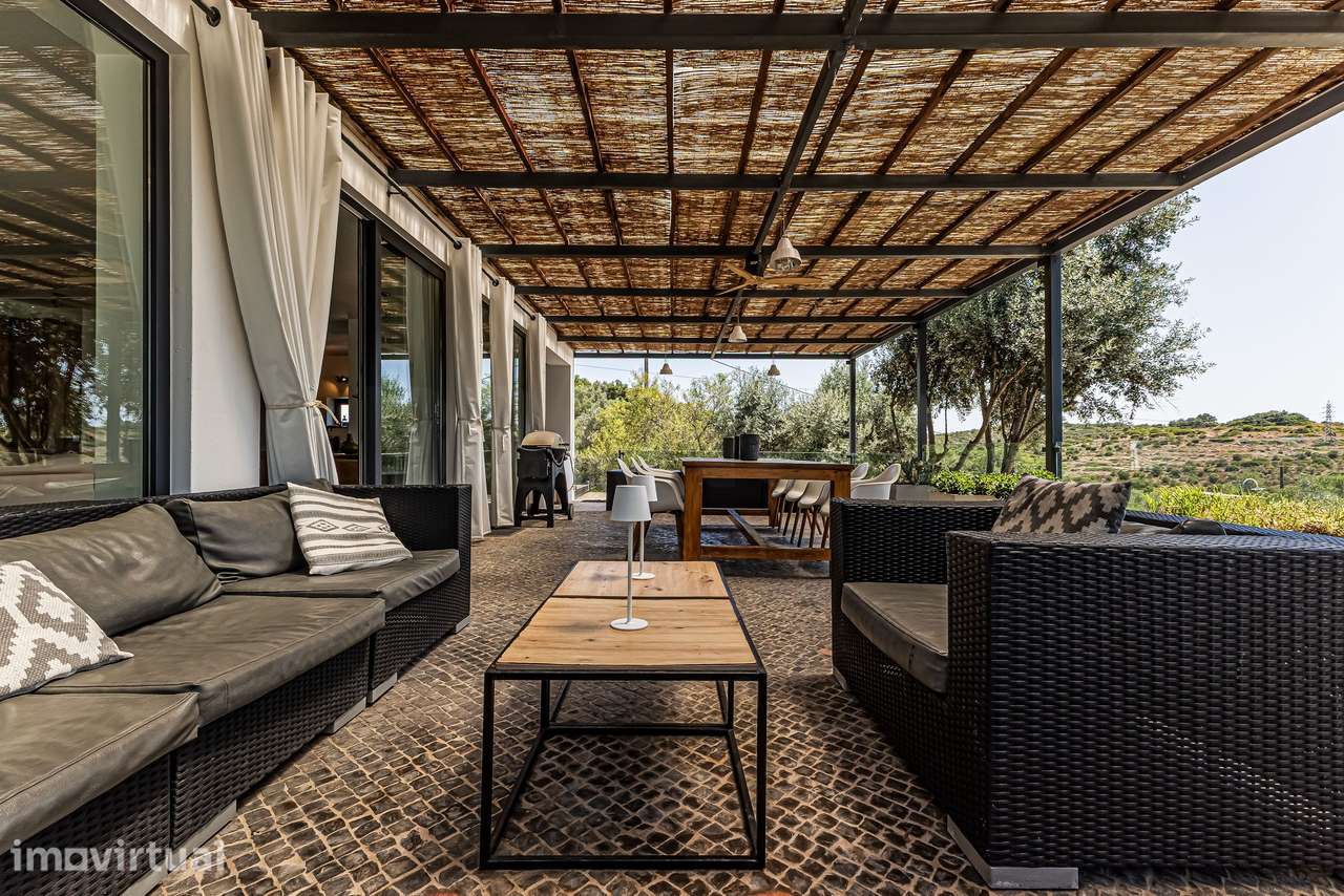 Villa T4 contemporânea à beira do rio no coração do Algarve - Grande imagem: 5/52
