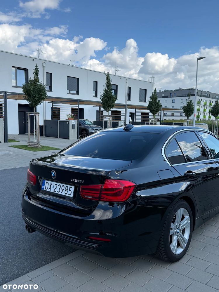 BMW Seria 3 330i Sport Line - 13