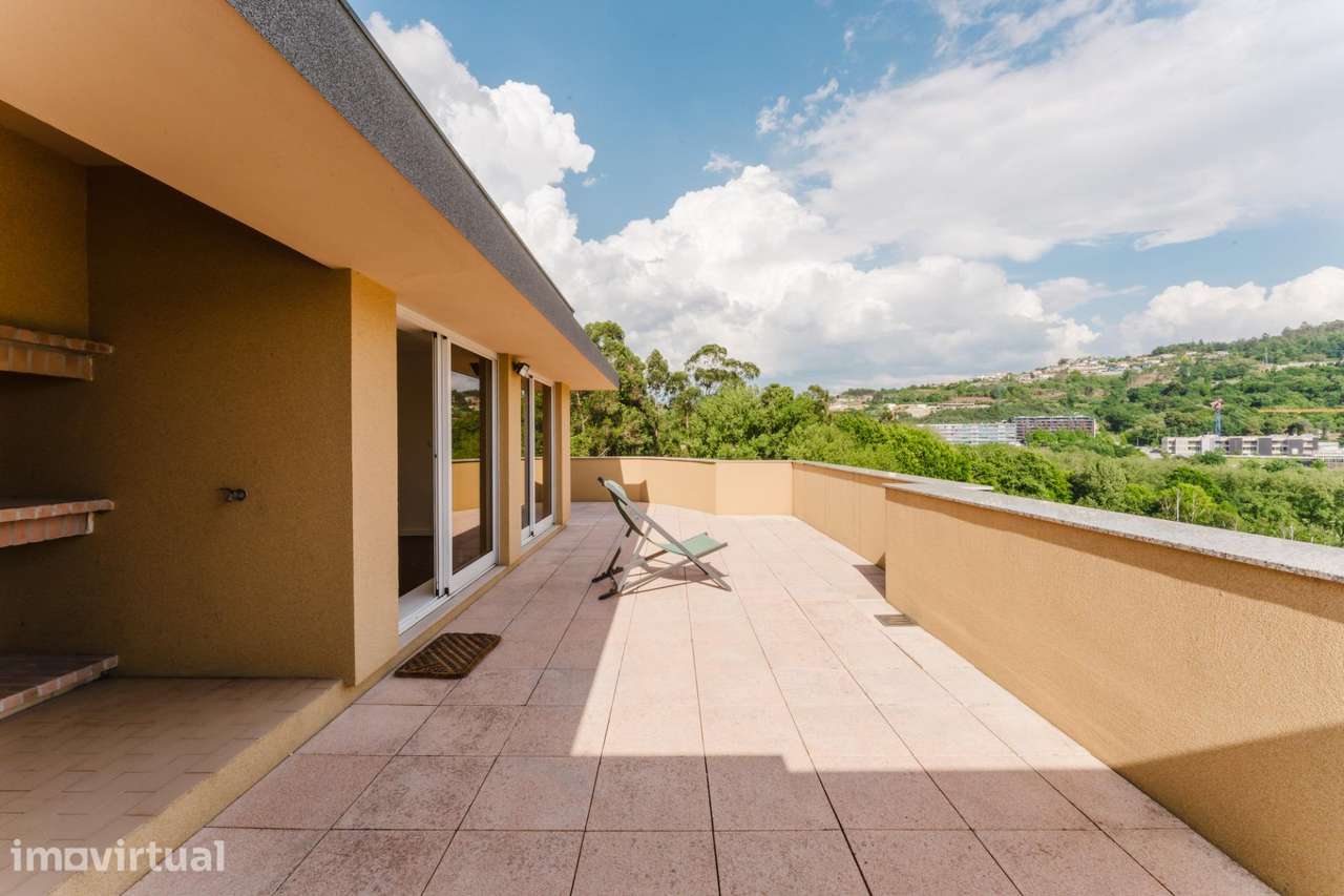 Penthouse Duplex T4+1 com Terraço de 3 Frentes e Vista Serra - Grande imagem: 2/38