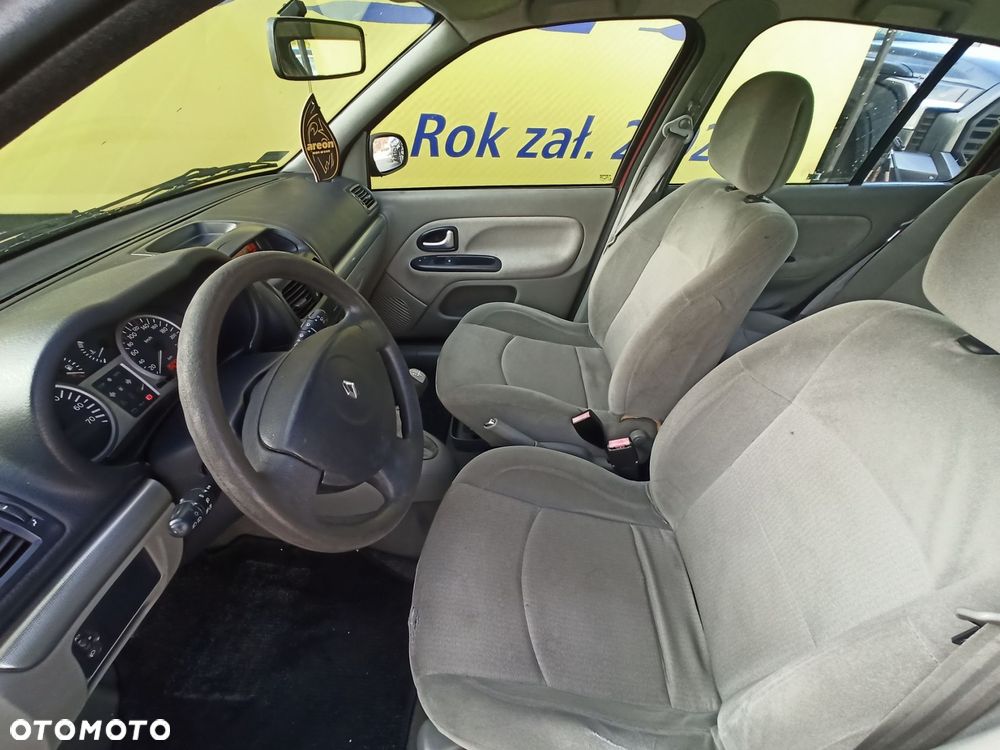 Renault Clio - 7