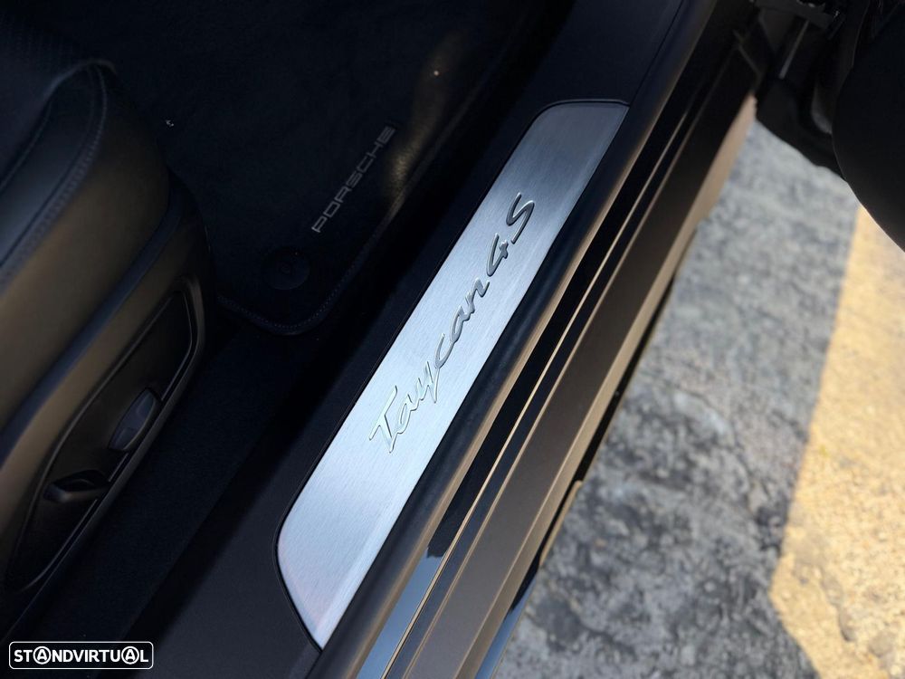 Porsche Taycan Cross Turismo 4S - 52