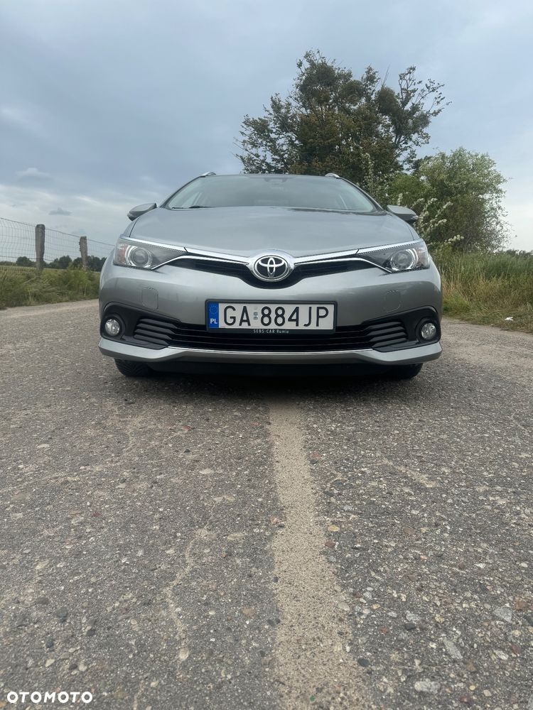 Toyota Auris 1.6 D-4D Premium - 1